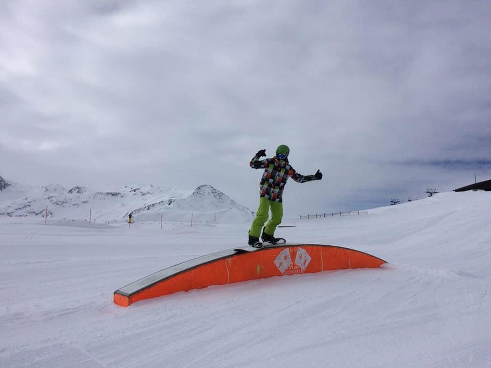 Sedrun Oberalp - Off Piste Snowboarding Lessons - All Levels