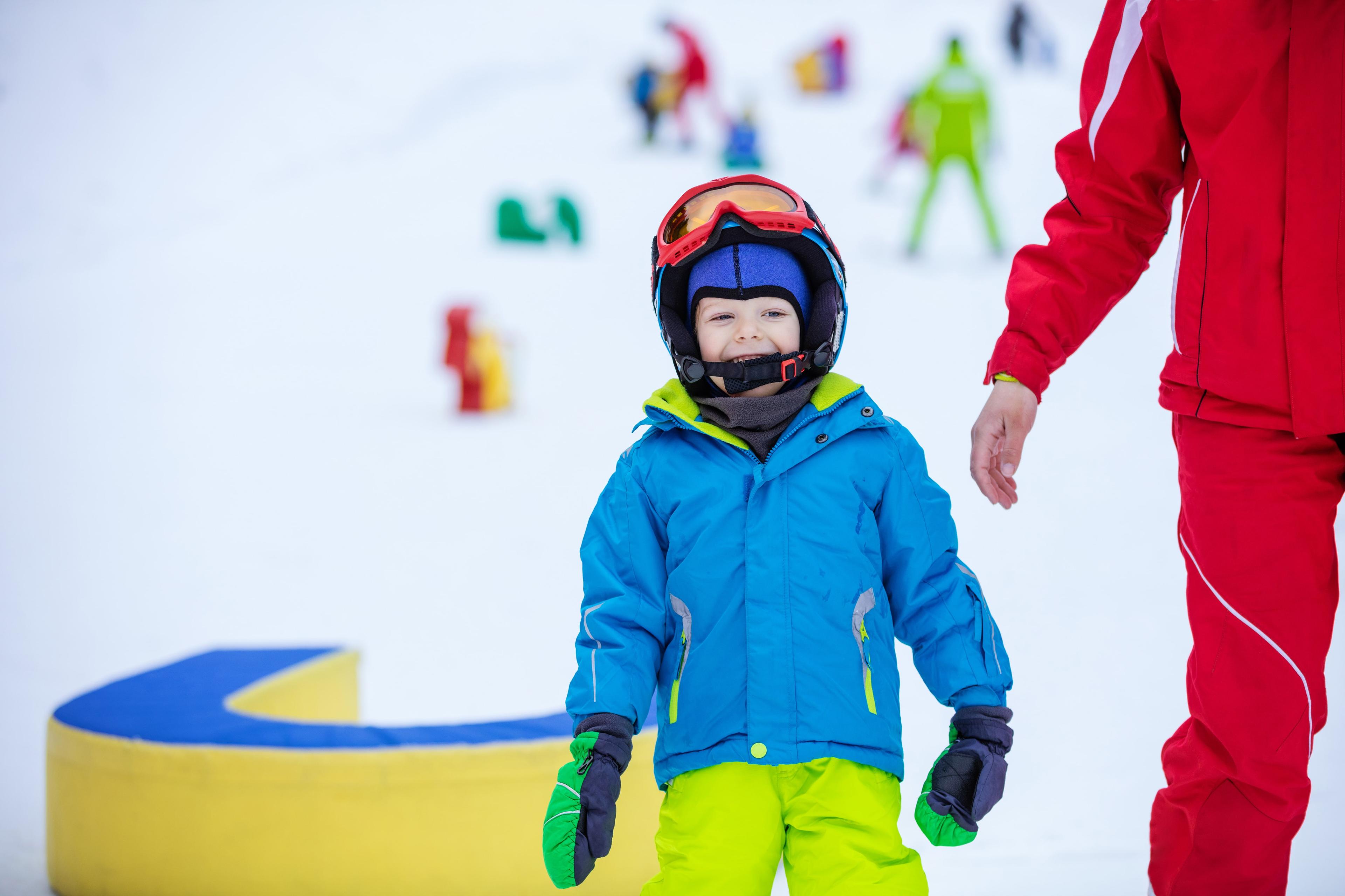 Passo Tonale - Kids Ski Lessons (4-8 y.) for First Timers - Christmas