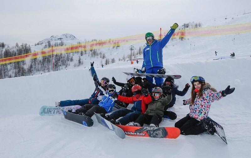 Serre Chevalier - Snowboard Lessons Teens & Adults- Incl. Equipment - Beginner