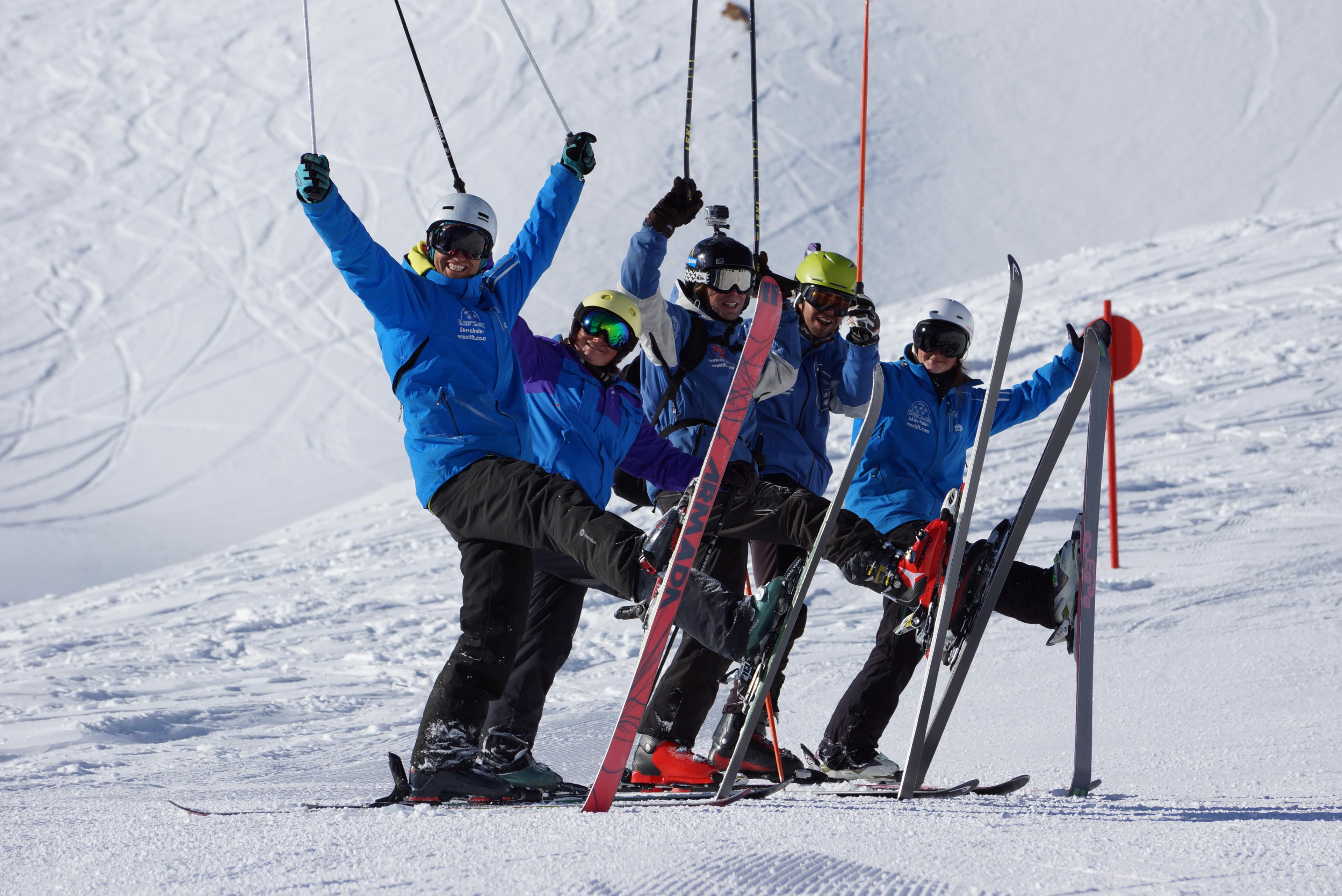 Stubai Gletscher - Ski Lessons for Teens (11-16 years)