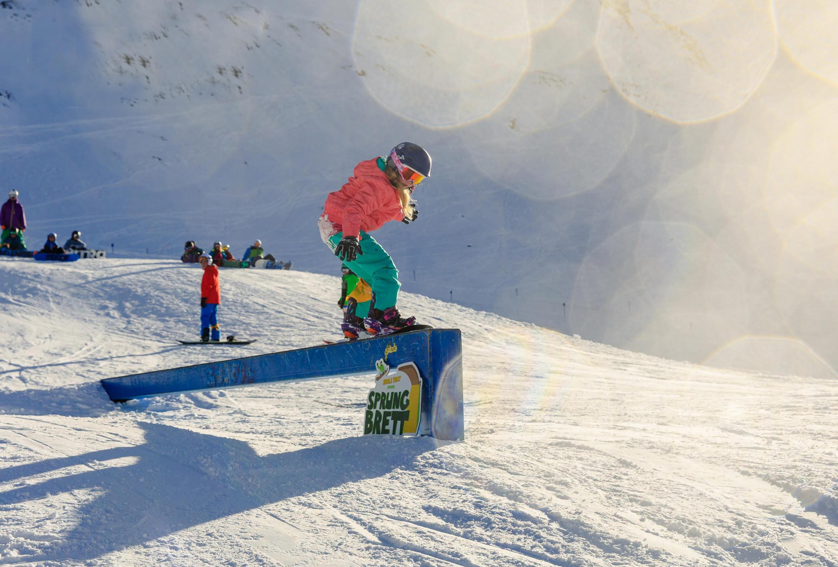 Saas-Fee - Snowboarding Lessons for Kids (from 7 years) - All Levels