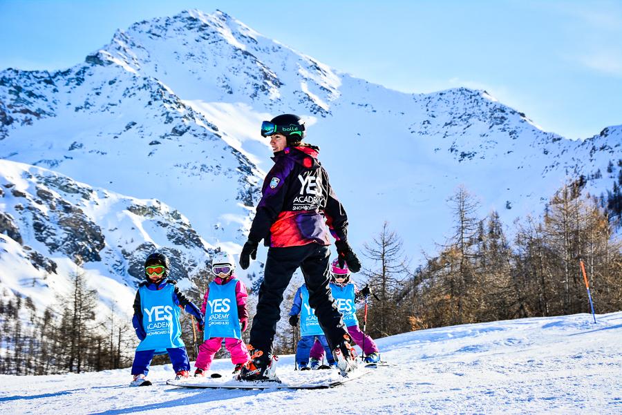Sestriere - Kids Ski Lessons (3-6 y.) for Beginners - Christmas