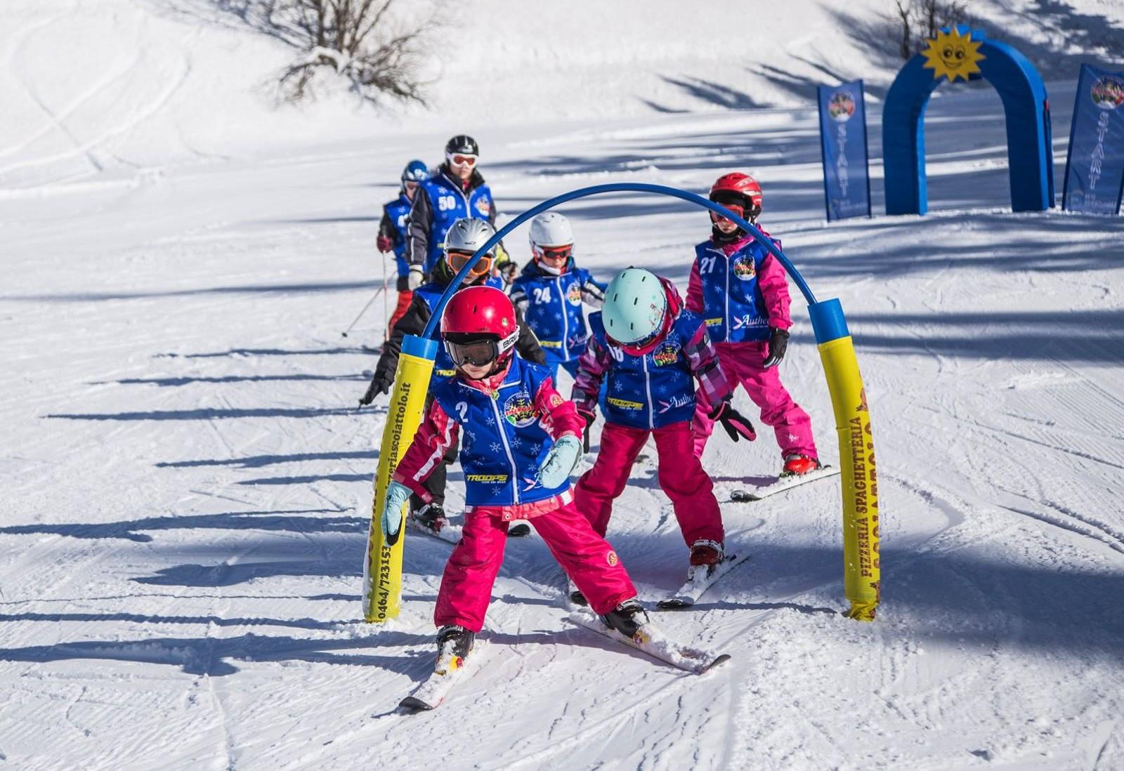 Folgaria - Kids Ski Lessons (4-6 y.) for Beginners