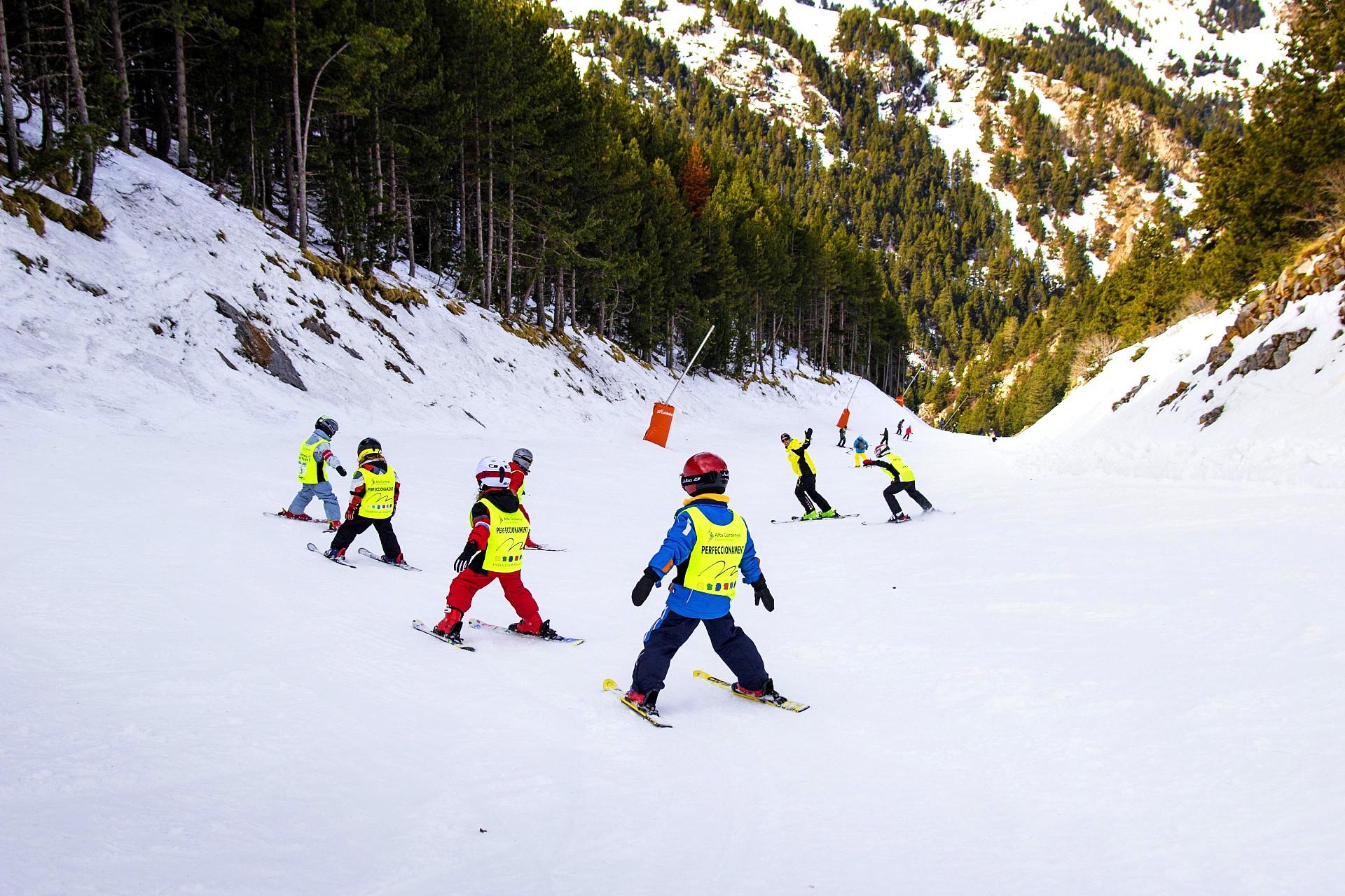 La Molina - Kids Ski Lessons (4-6 y.) for Beginners - Christmas