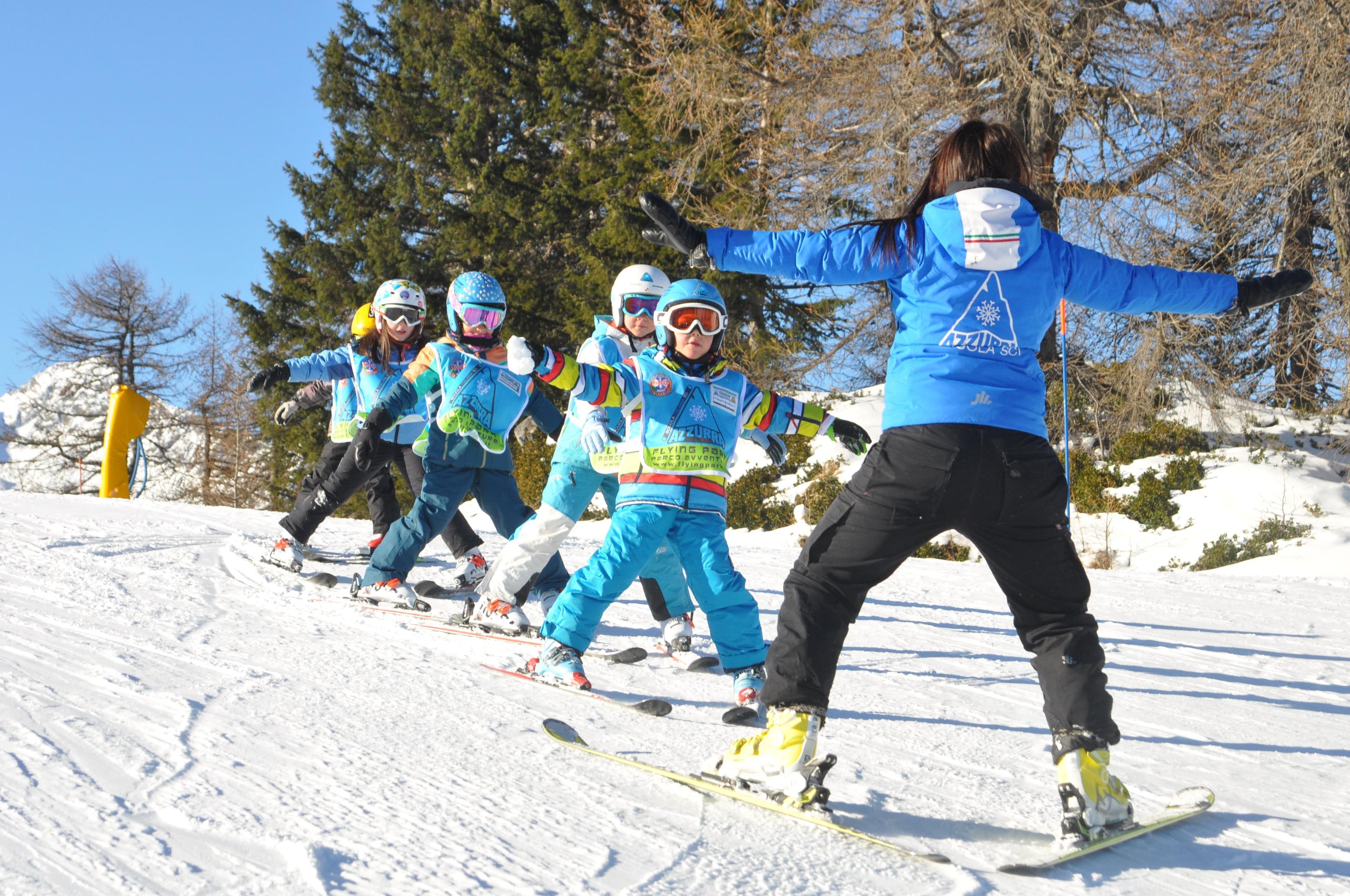 Folgarida-Marilleva - Kids Ski Lessons (6-14 y.) for Beginners - Christmas