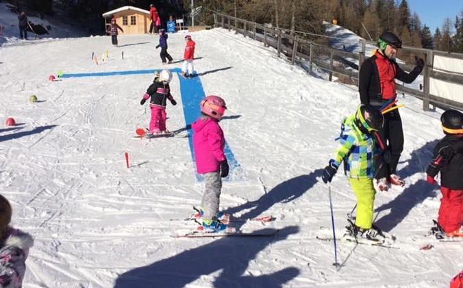 Axamer Lizum - Kids Ski Lessons (from 3 y.) for First Timers