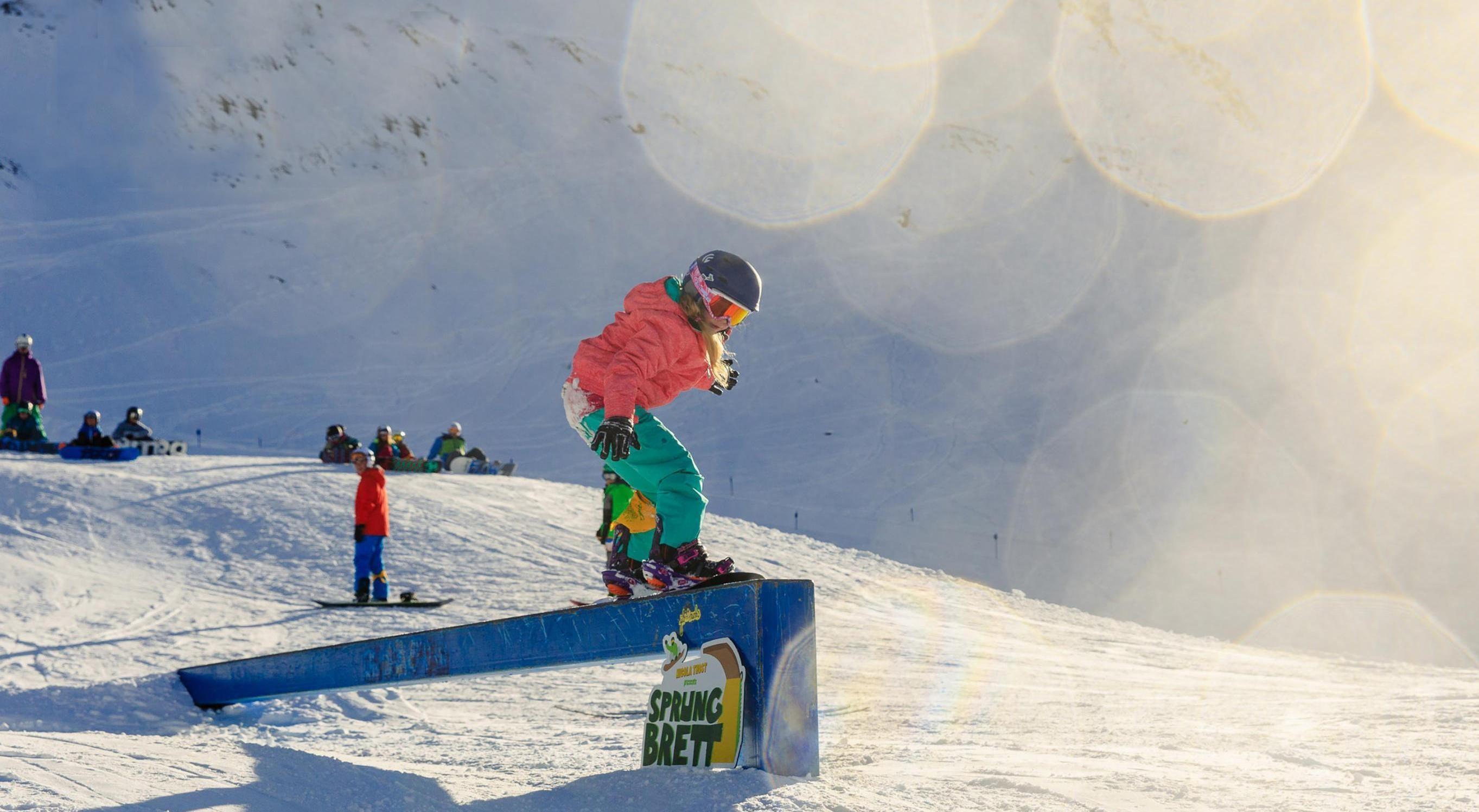 Saas-Fee - Kids Snowboarding Lessons (from 7 y.) for All Levels