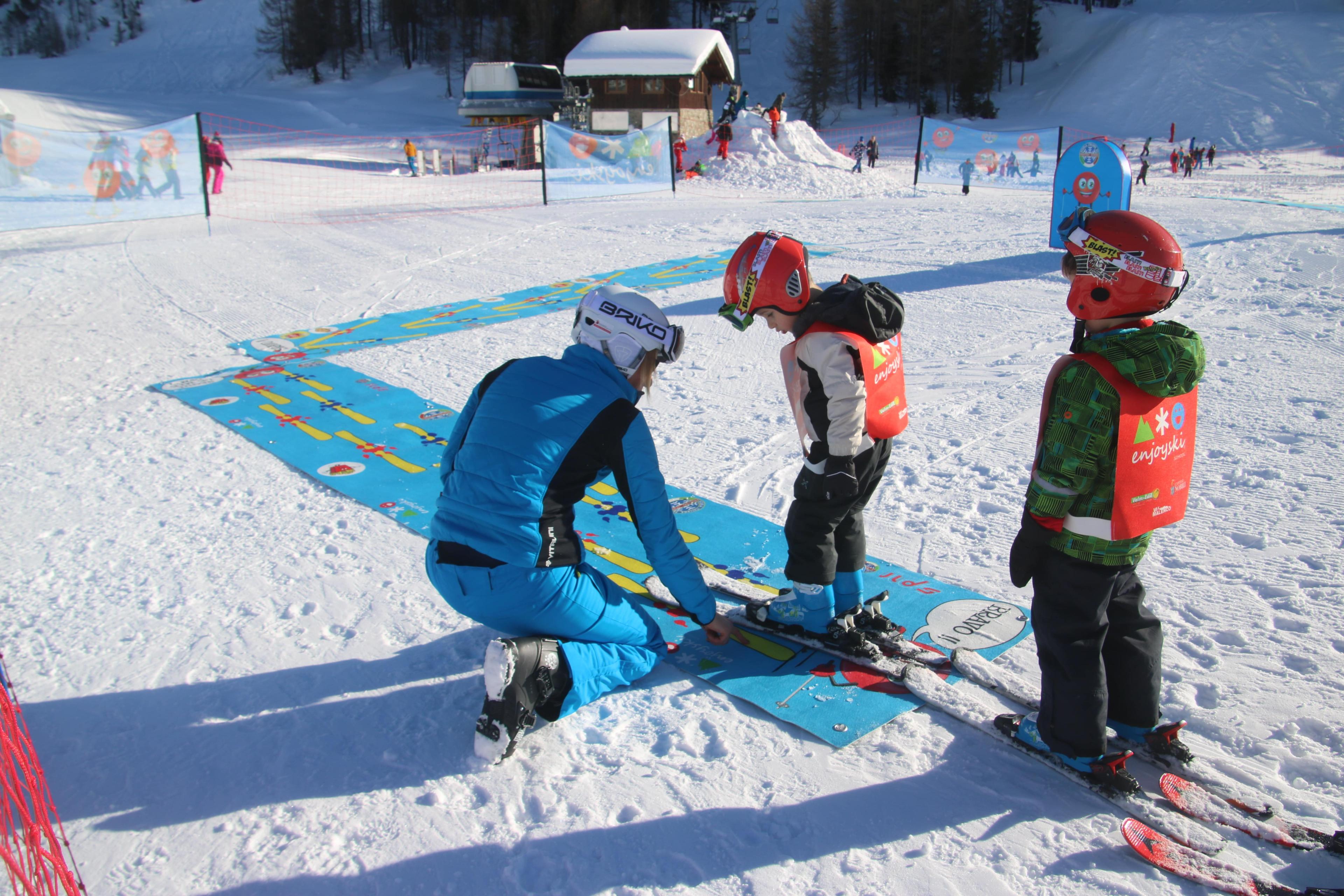Chiesa - Kids Ski Lessons (6-12 y.) for Beginners - Holidays