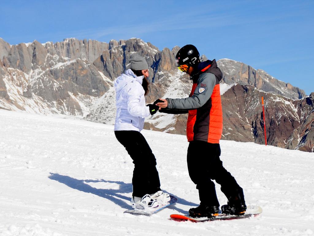 Passo San Pellegrino-Falcade - Kids/Adults Snowboarding Lessons - Holidays
