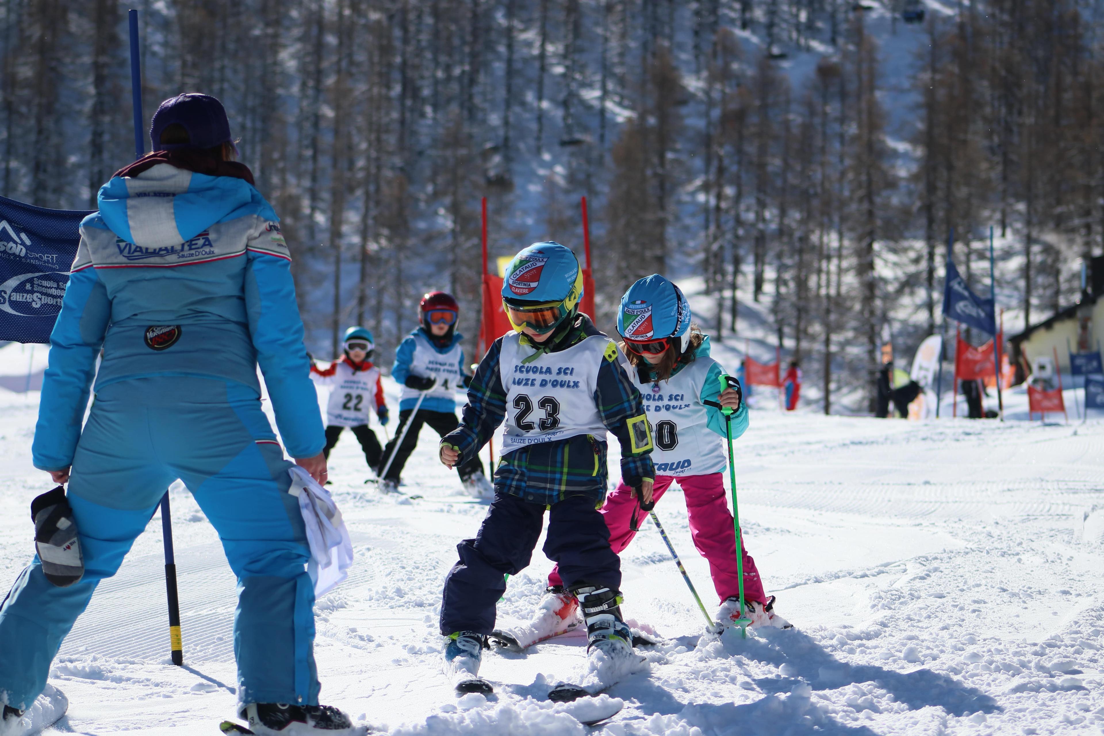 Sauze d'Oulx - Kids Ski Lessons (5-10 y.) for Beginners
