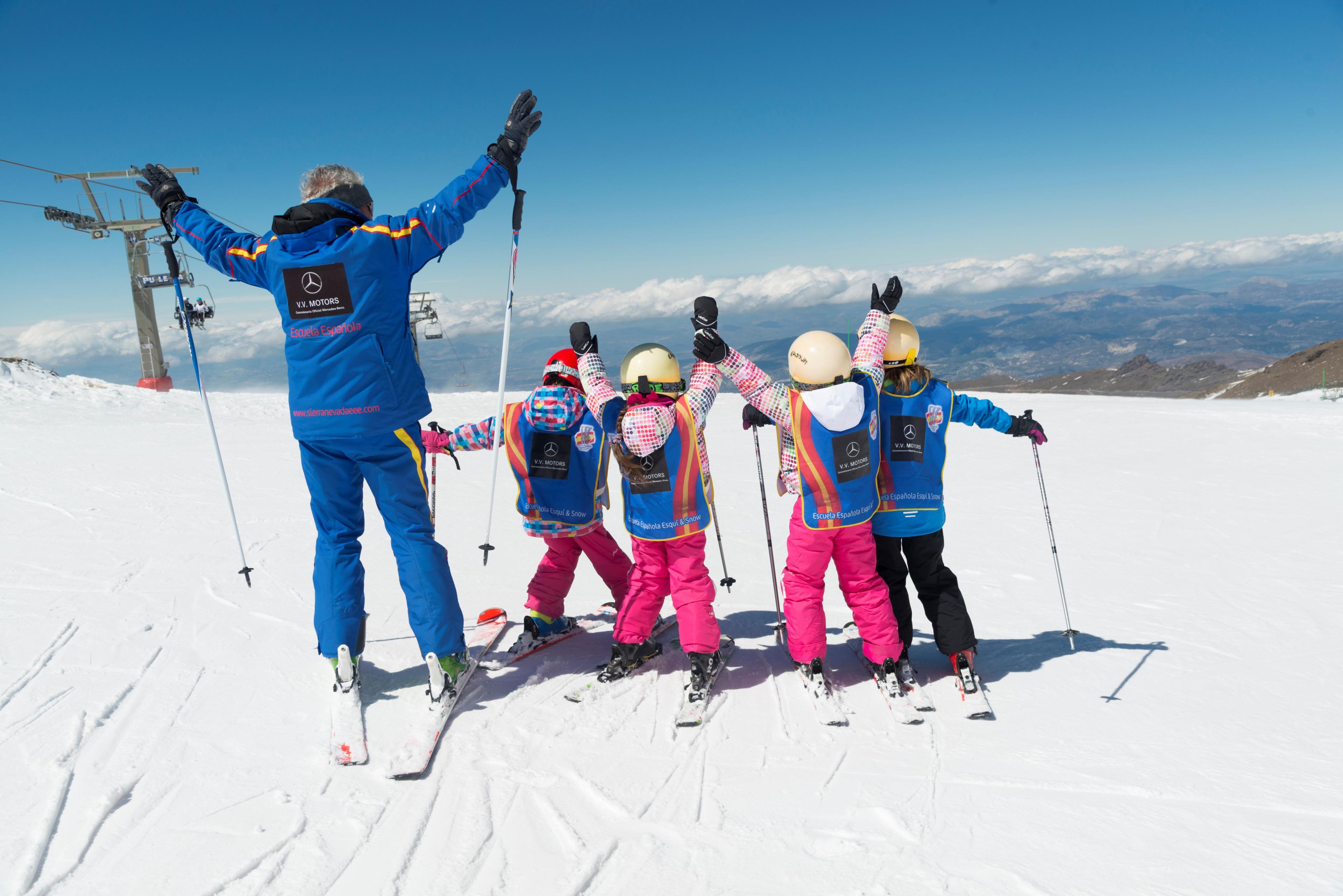 Sierra Nevada - Kids Ski Lessons (5-12 y.) for Beginners in the Weekend