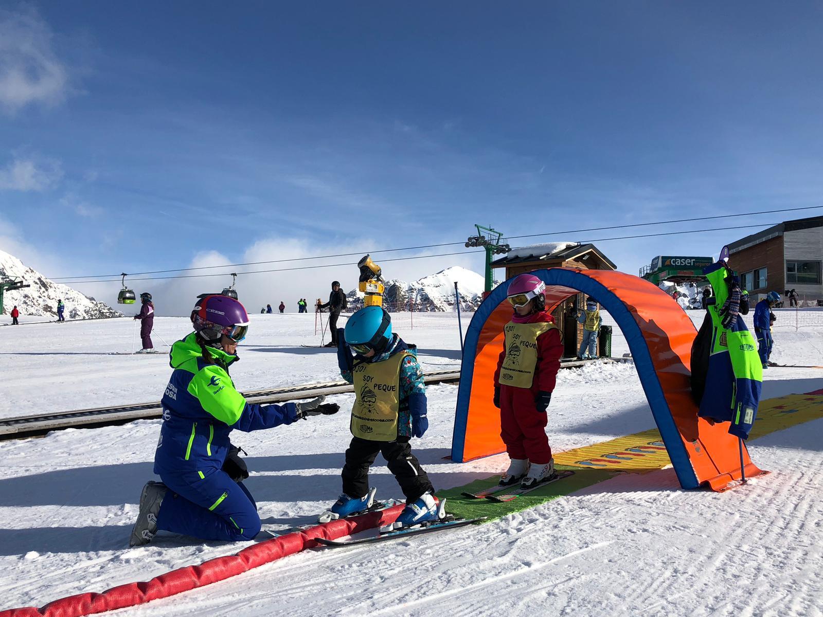 Panticosa - Kids Ski Lessons (4-5 y.) for All Levels