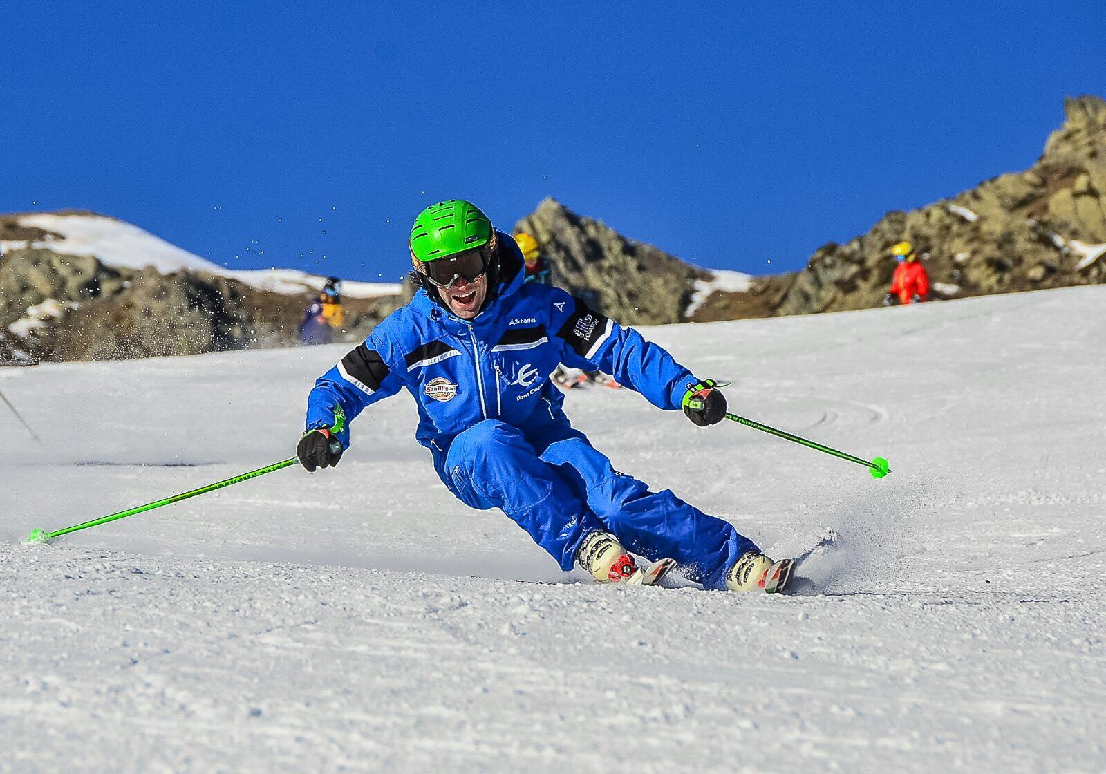Formigal - Adult Ski Lessons for All Levels in Low Season