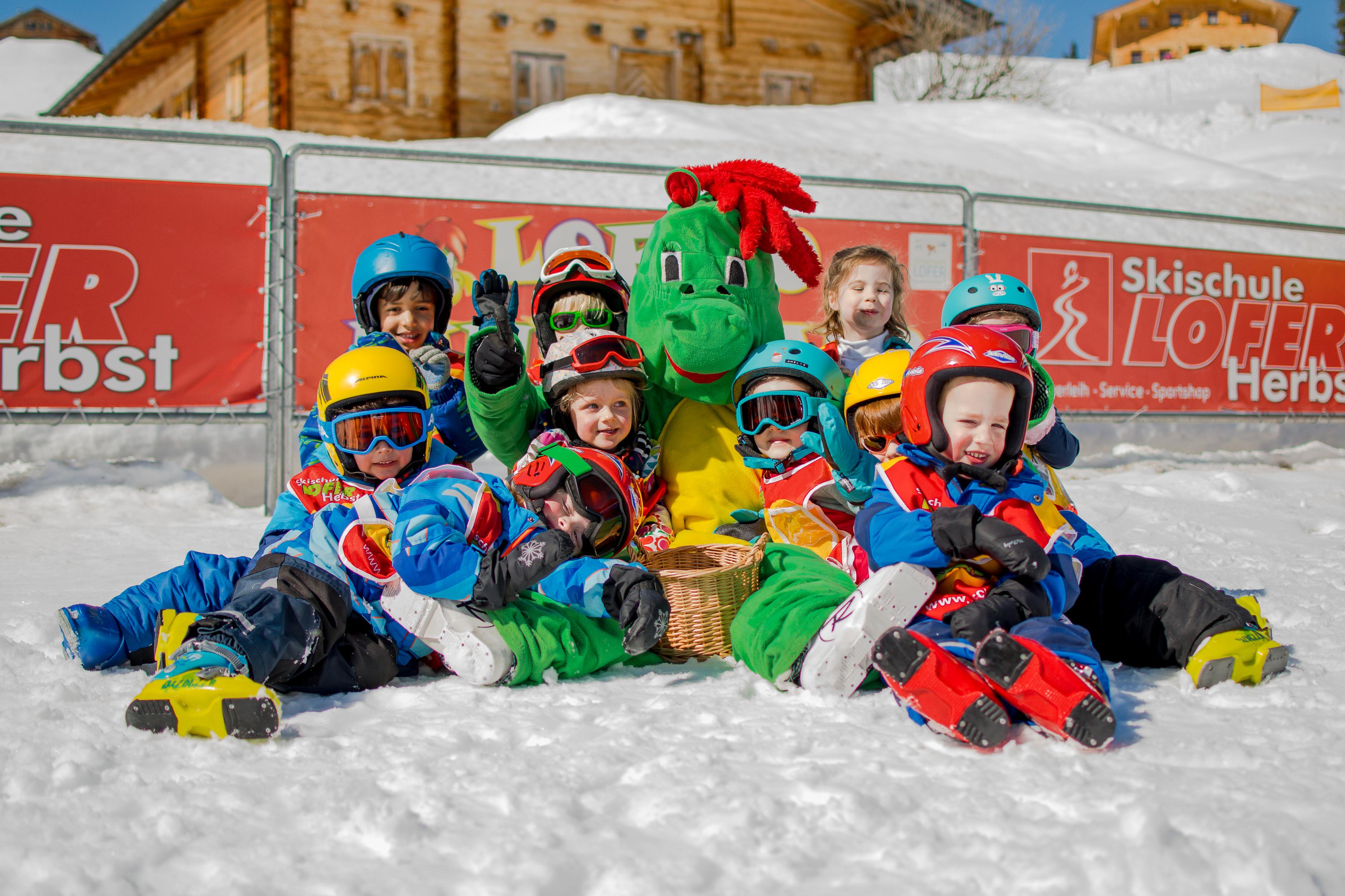 Almenwelt Lofer - Kids Ski Lessons ?Lofino's Snowstars? (3-4 y.)
