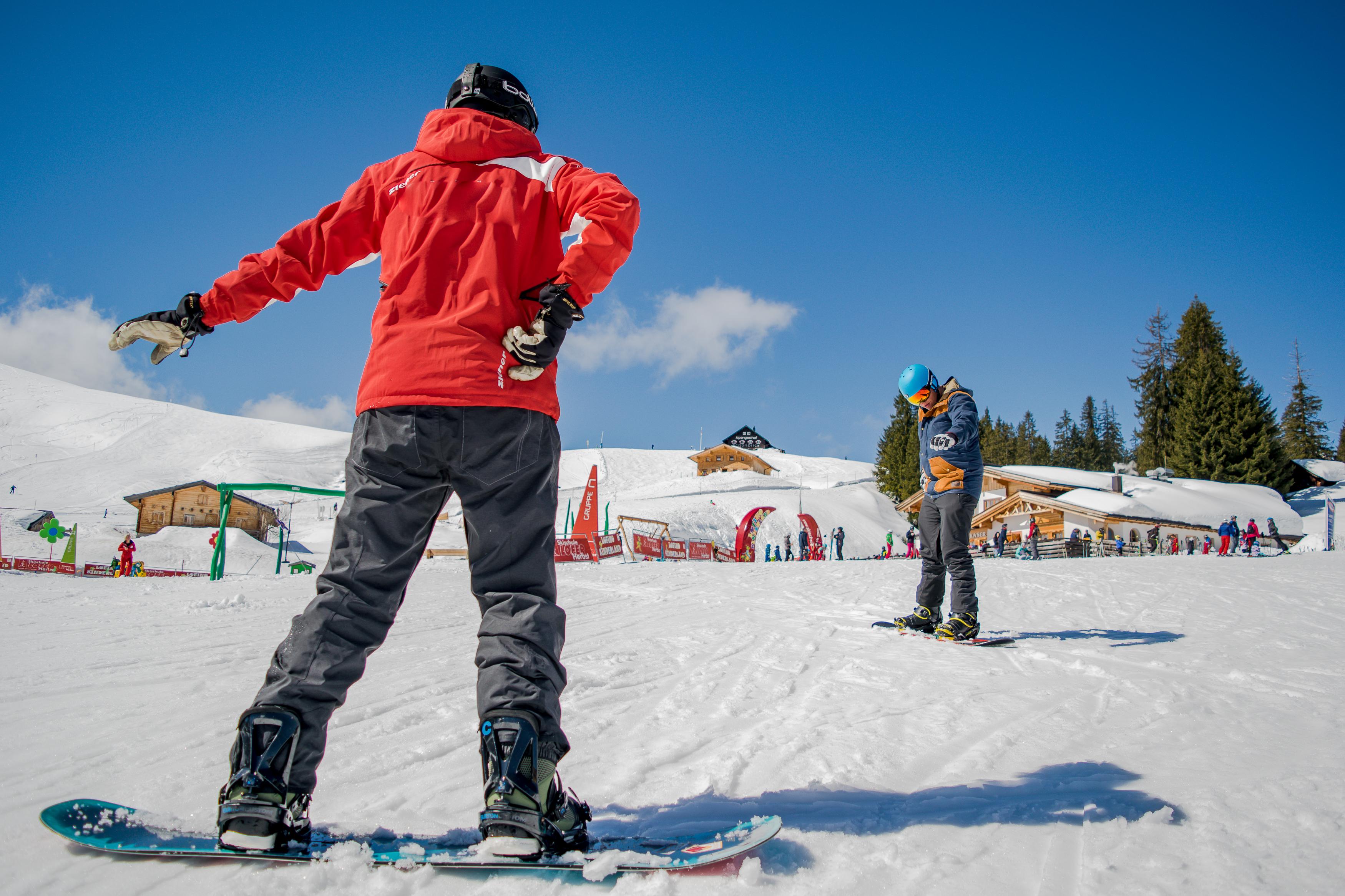 Almenwelt Lofer - Snowboarding Lessons (from 8 y.) for Beginners