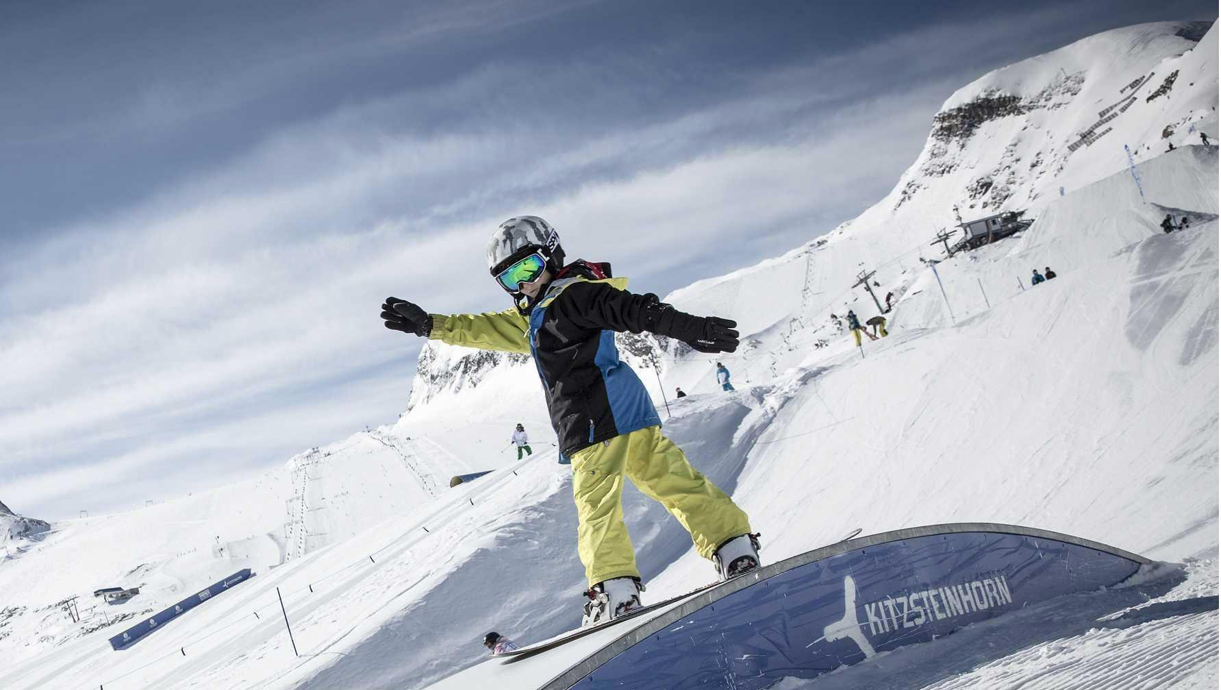 Kaprun - Snowboard Lessons ?Fun Package? (4-15 years) - Beginners
