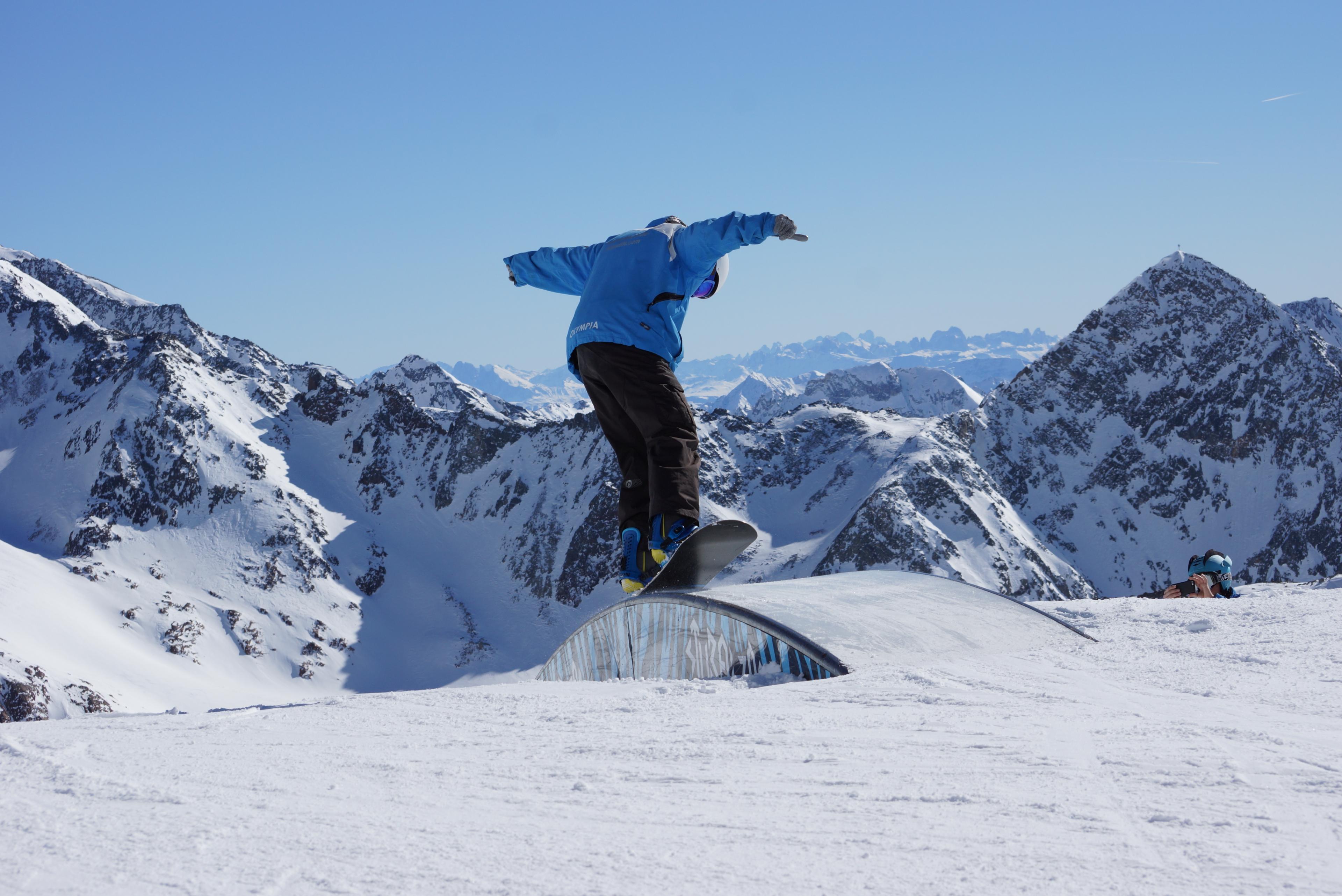 Stubai Gletscher - Adult Snowboarding Lessons for All Levels