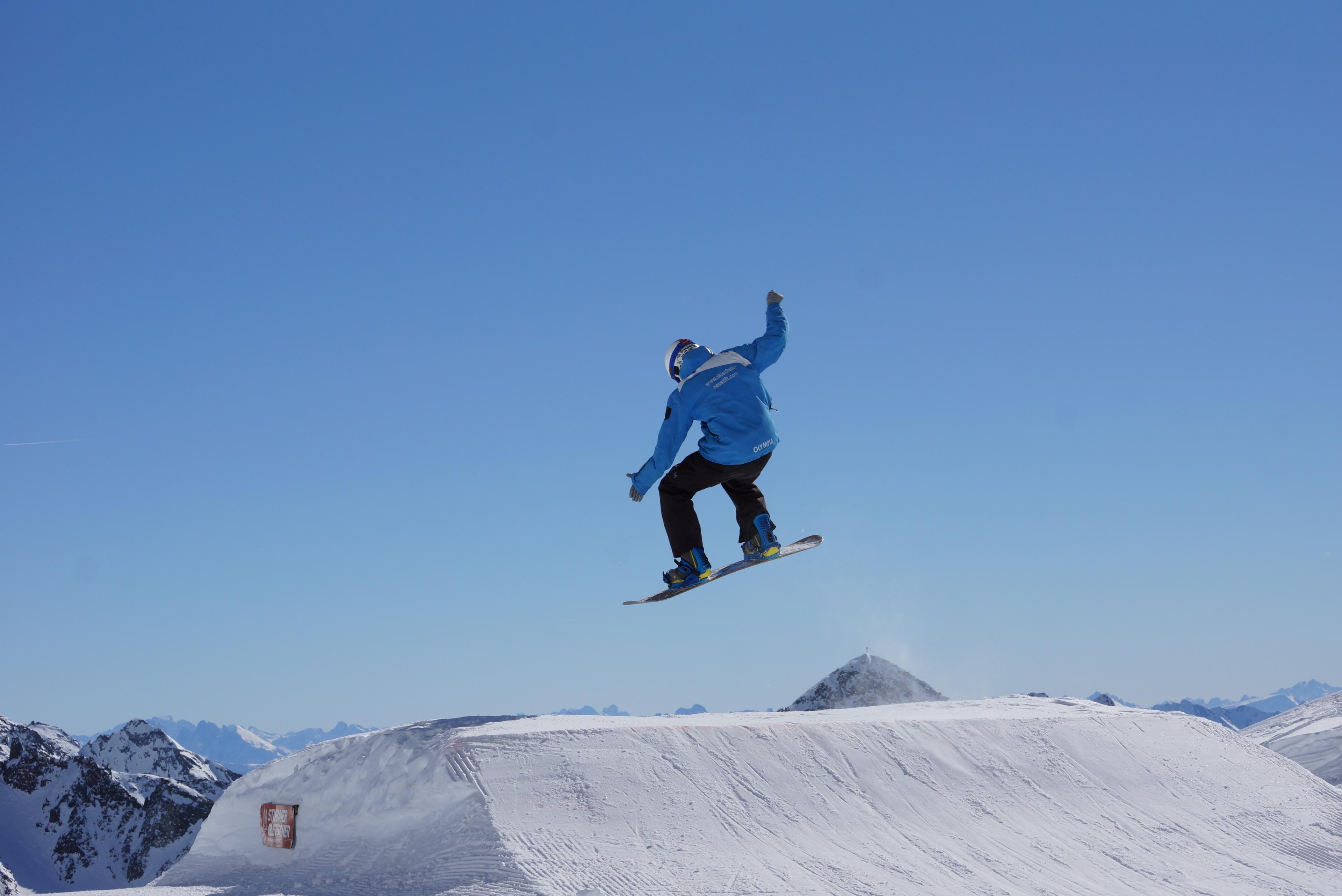 Stubai Gletscher - Adult Snowboarding Lessons
