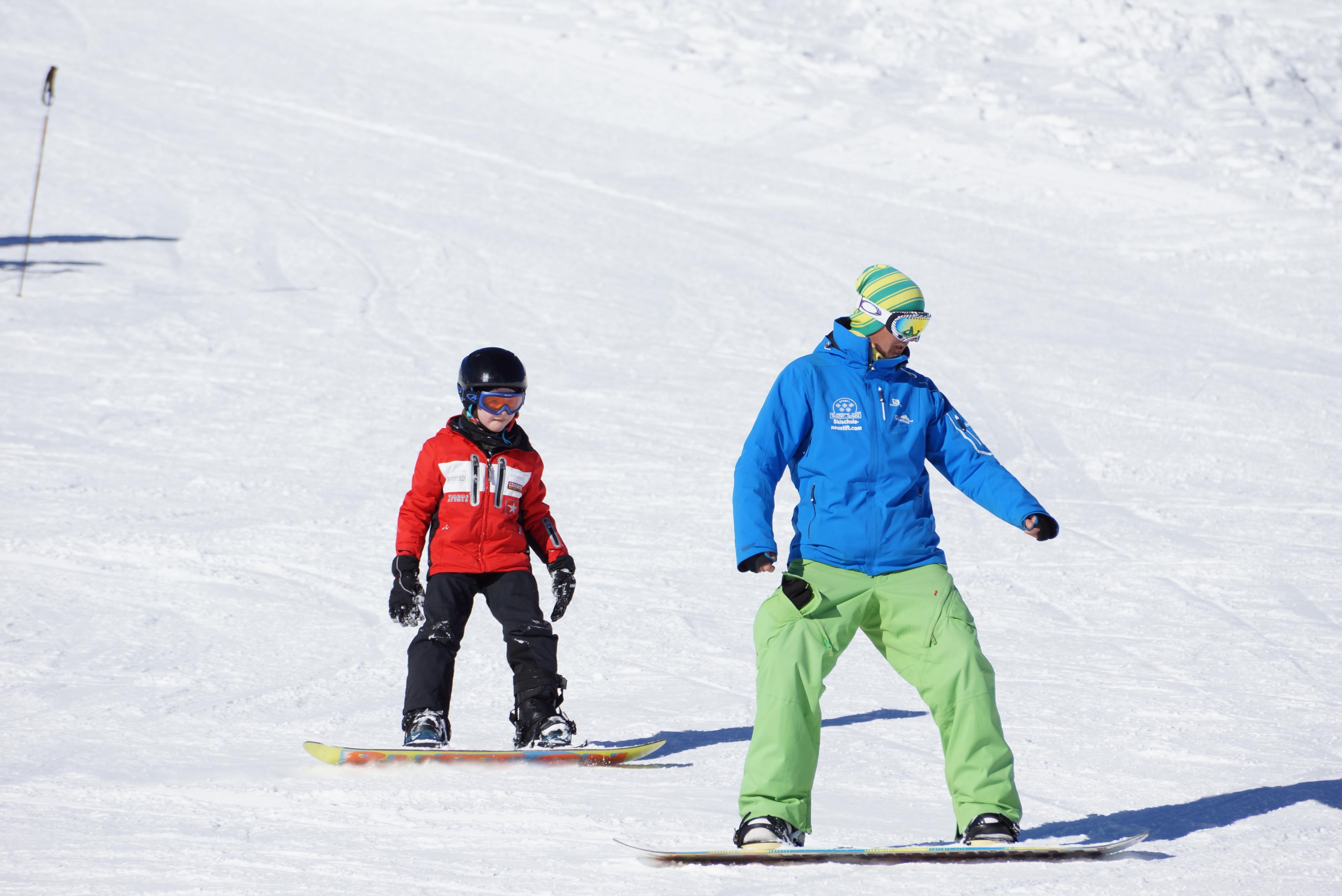 Stubai Gletscher - Kids Snowboarding Lessons (4-10 years)