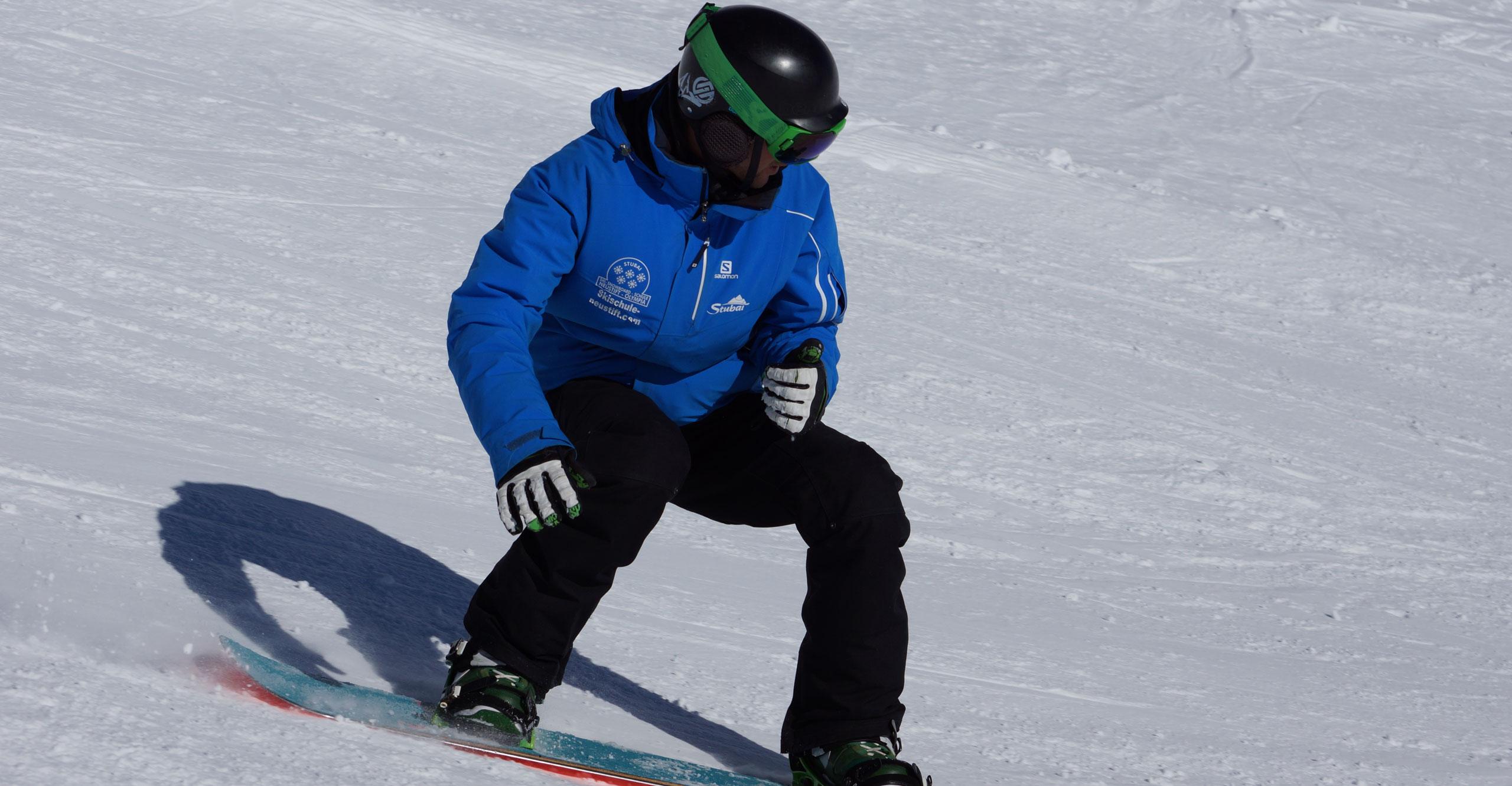 Stubai Gletscher - Snowboarding Lessons for Teens (11-16 years)