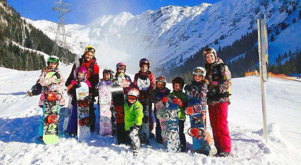 Oberstdorf-Nebelhorn - Snowboarding Lessons for Kids (5-12 years) - All Levels
